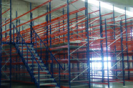 Multi tier shelving assembly